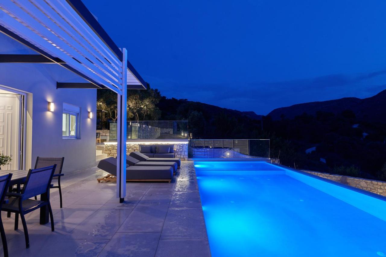 Moly - Luxury Villa With Heated Private Pool Agia Triada Exteriör bild